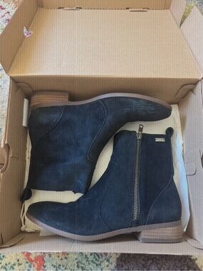 Roxy black Suede Boots with Side Zip